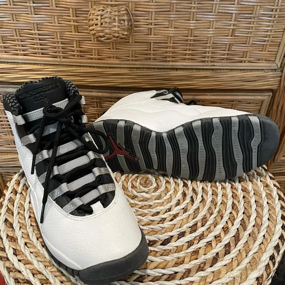 2005 retro 10 Jordan’s - Picture 6 of 8